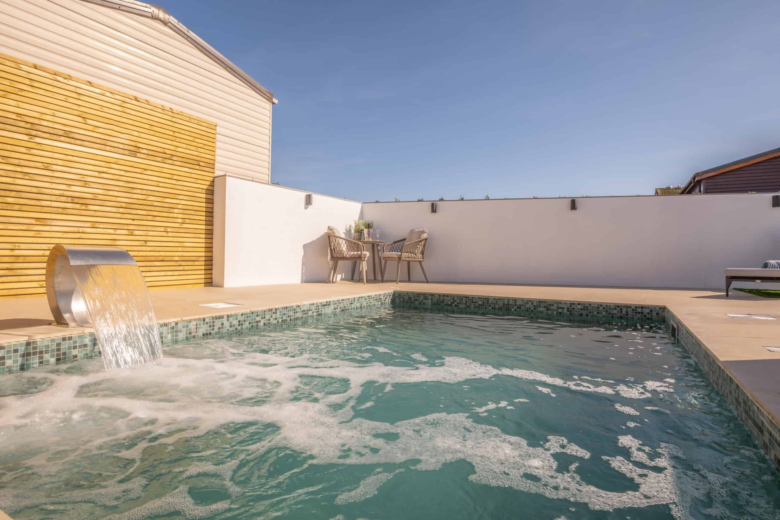 Wow Lodge Swimming Pool